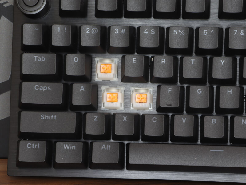 be-quiet-light-mount-tkl-pbt-keycaps.JPG